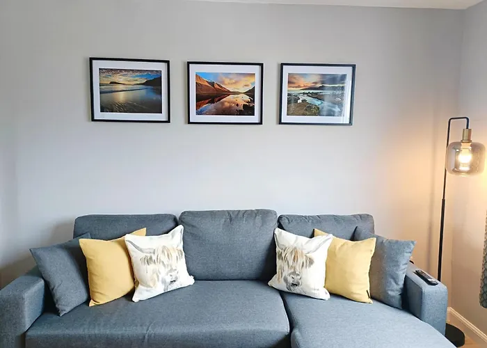 Largs Seaside Loft 2 R